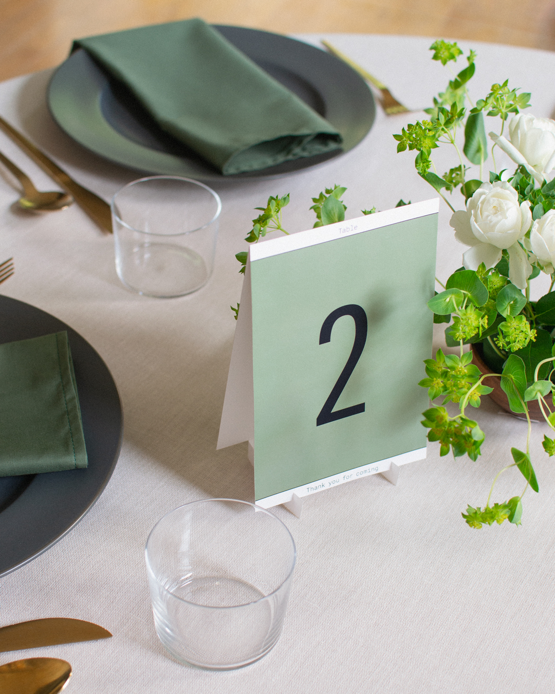 結婚式のテーブルナンバー_ナチュラルでミニマルなデザイン_グリーン