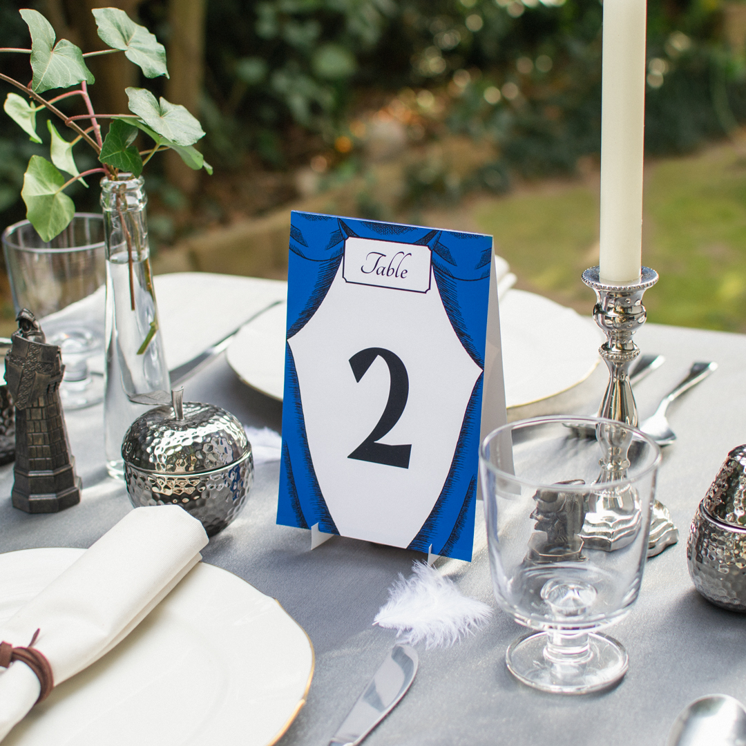 結婚式のテーブルナンバー_アンティークな中世風デザイン_ハリーポッター